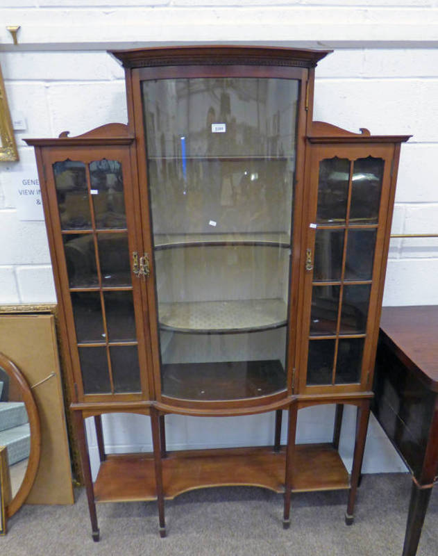 LATE 19TH CENTURY/ EARLY 20TH CENTURY MAHOGANY DISPLAY CABINET WITH CENTRAL BOW FRONT GLAZED PANEL