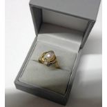 9CT GOLD PEARL SET RING WITH DECORATIVE MOUNT - 1.