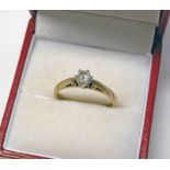 9CT GOLD DIAMOND SOLITAIRE RING APPROX 0.