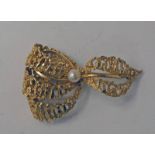 9KT GOLD PEARL SET BROOCH - 6.