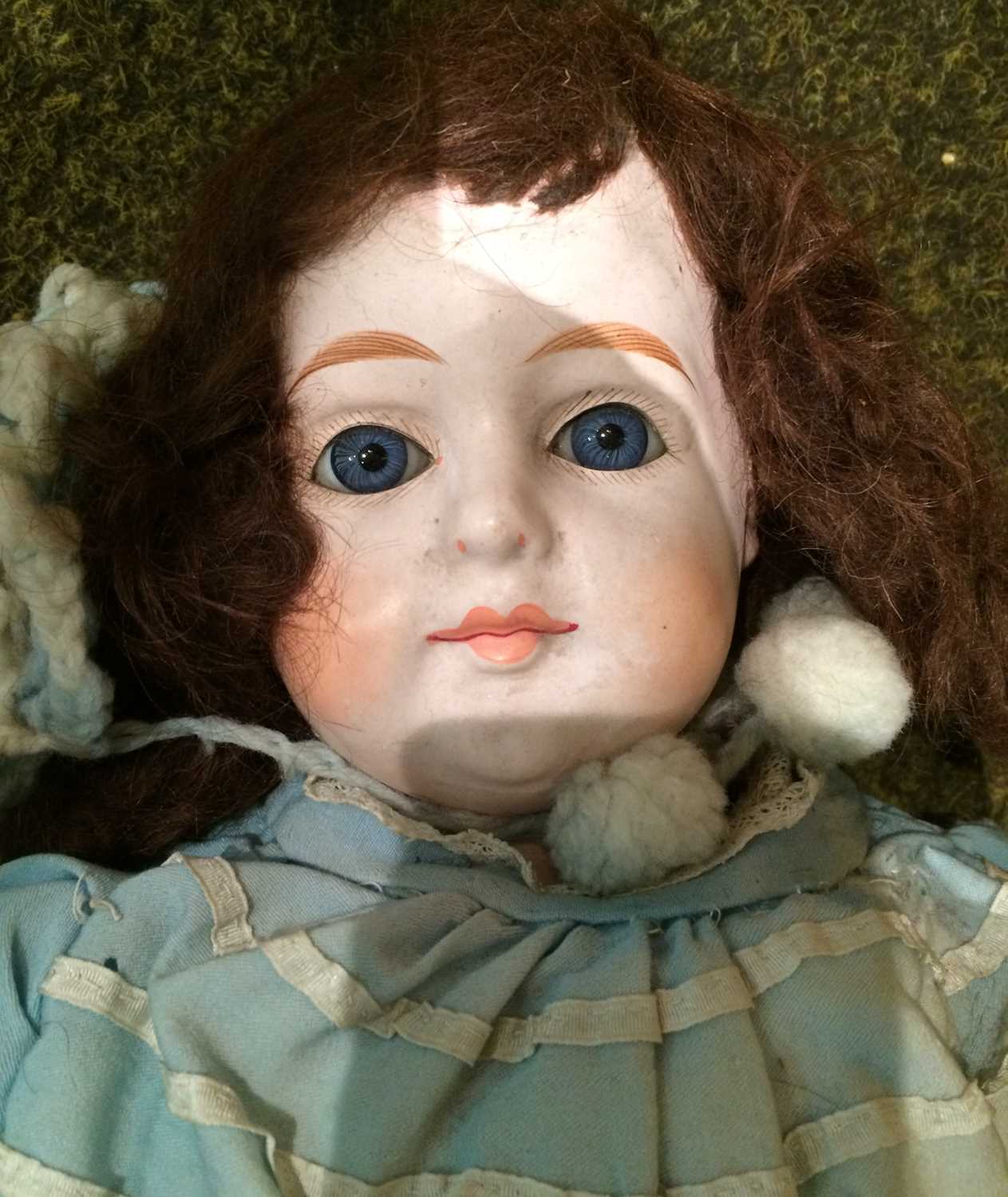 Circa 1900 composition shoulder doll, with fixed glass eyes, painted eyelashes, original brown - Image 5 of 5