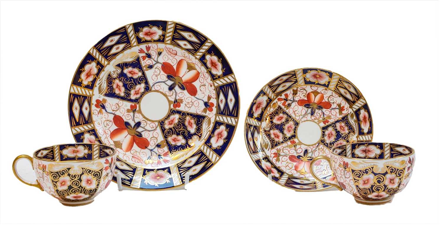 A Royal Crown Derby Imari part teaset comprising: six tea cups, six saucers and six side