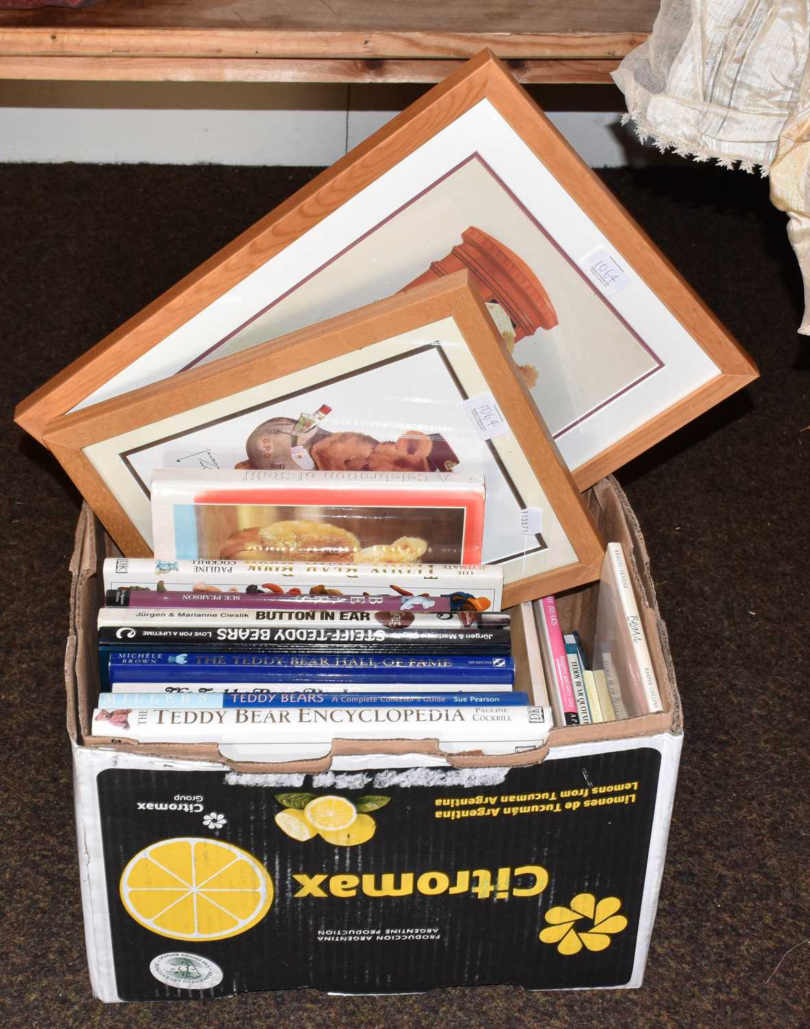 Various volumes on teddybears including Steiff, Dean's Rag Book, Bears by Sue Pearson, Bing Bears,