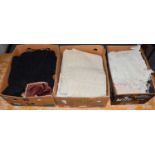 A quantity of assorted white cotton and linen sheets, bed linen, table linen, bed covers, napkins,