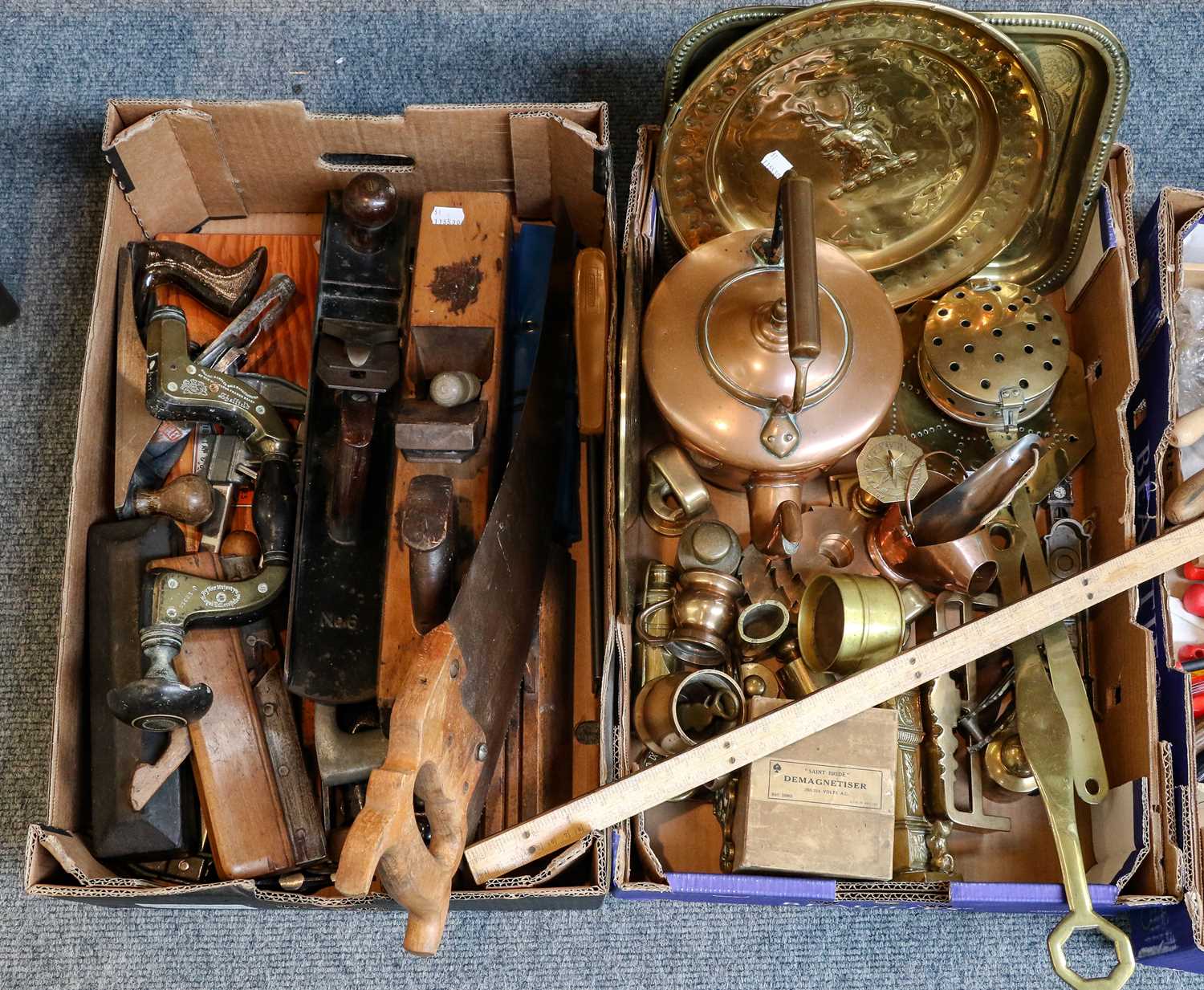 A quantity of assorted tools including 19th-century examples, molding planes, block planes, brace by