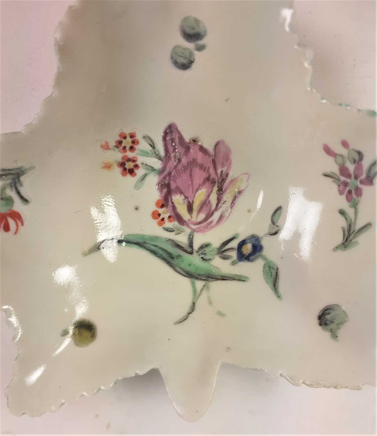 A Champions Bristol Porcelain Leaf-Shape Pickle Dish, circa 1775, painted with a spray of flowers - Image 8 of 8