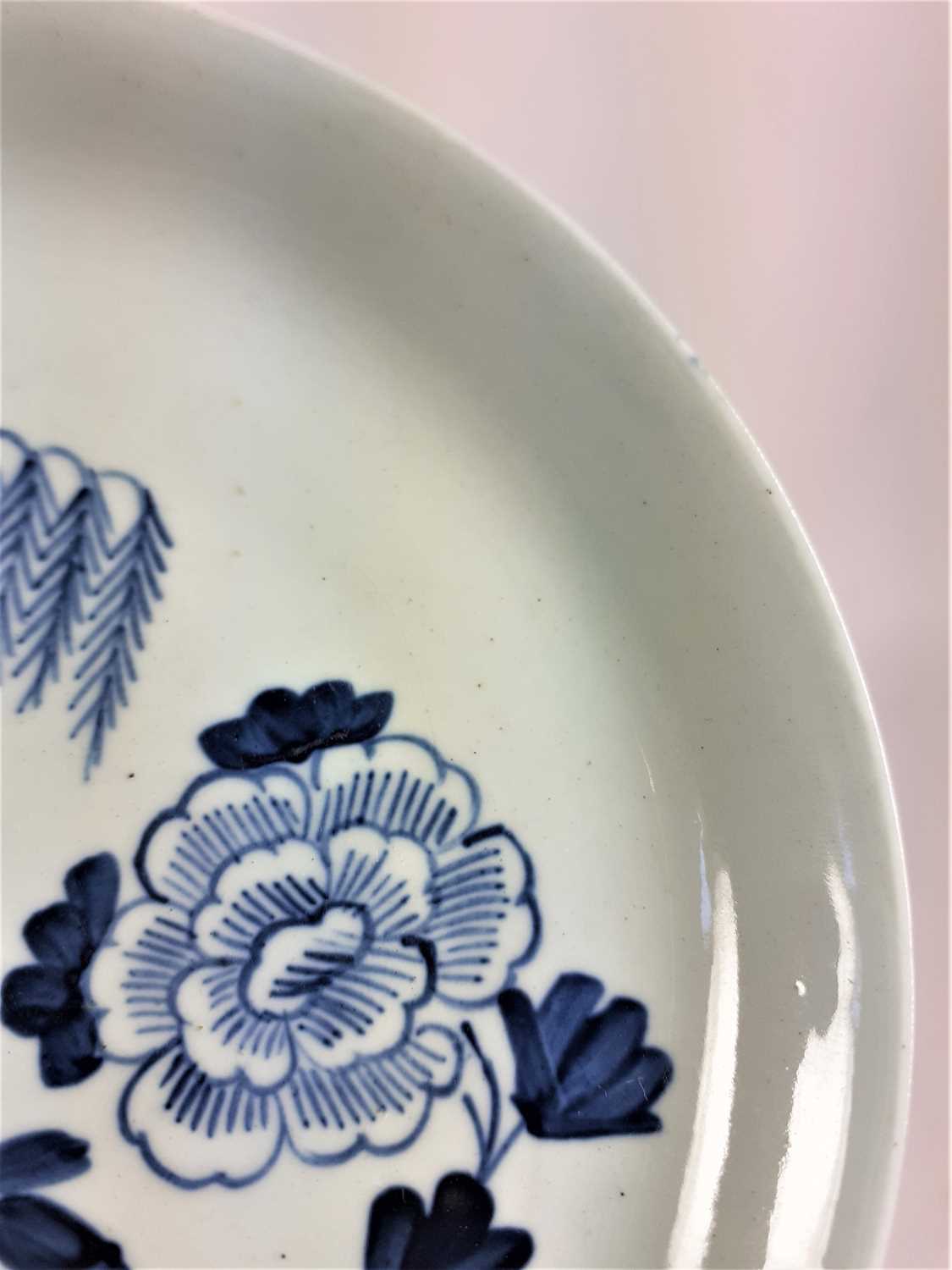 A Richard Chaffers Liverpool Porcelain Tea Bowl and Saucer, circa 1760, painted in underglaze blue - Image 5 of 11