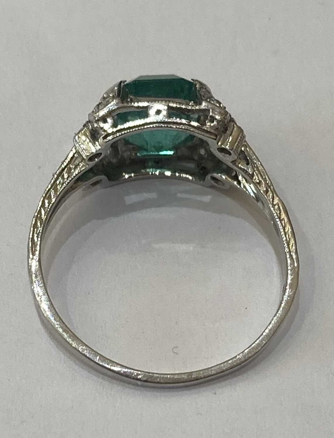 An Emerald and Diamond Ring - Image 2 of 6