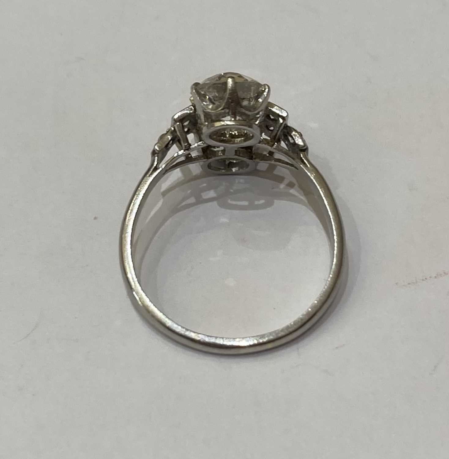 A Diamond Two Stone Ring circa 1930 - Image 2 of 11