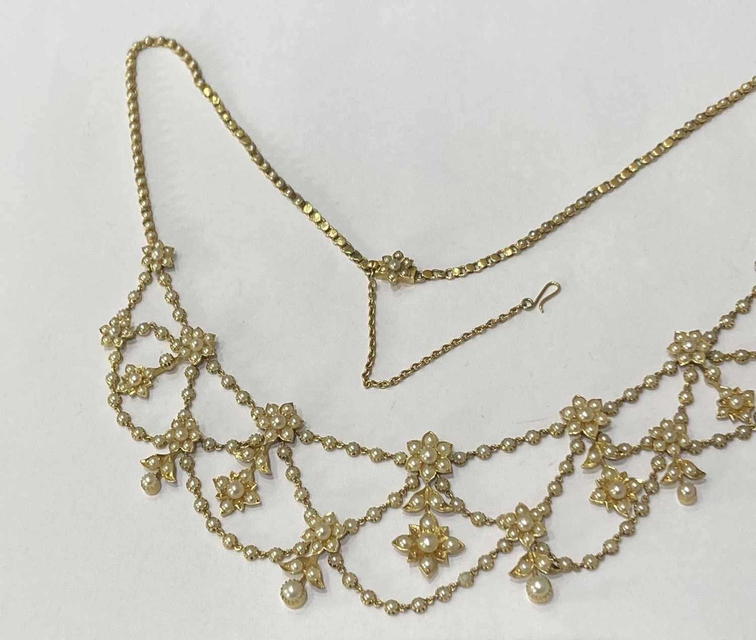 An Edwardian Split Pearl Necklace circa 1905 - Image 4 of 7
