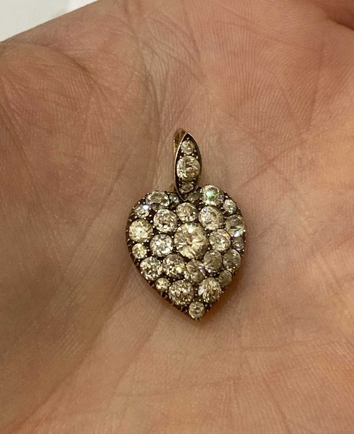 An Edwardian Diamond Heart Pendant - Image 7 of 7