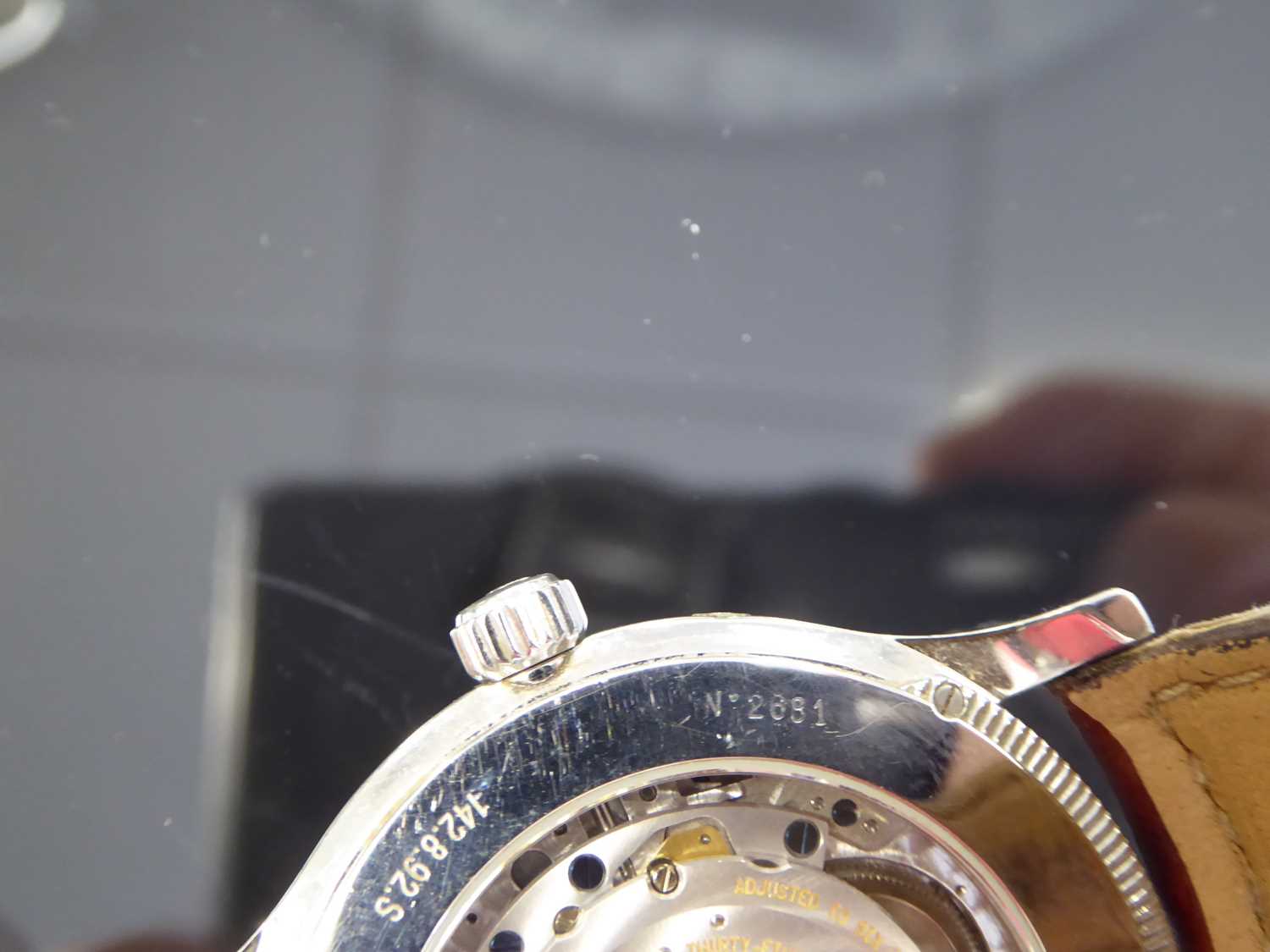 Jaeger LeCoultre: A World Dual Time Zone Automatic Power Reserve Day and Night Indication Wristwatch - Image 6 of 6