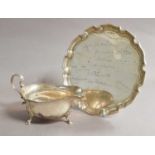 A Silver Salver and a Silver Sauceboat, the salver 20.5cm wide, 15oz 3dwt, 471gr (2)