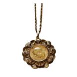 A sovereign dated 1913 loose mounted as a pendant on a trace link chain, pendant length 4.9 grams,