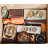 A group of collectables, including snuff boxes, photographs etc