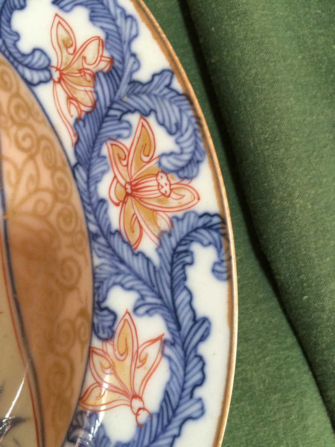 A Samson of Paris Porcelain Plate, late 19th century, painted in Chinese famille rose style with - Image 9 of 17