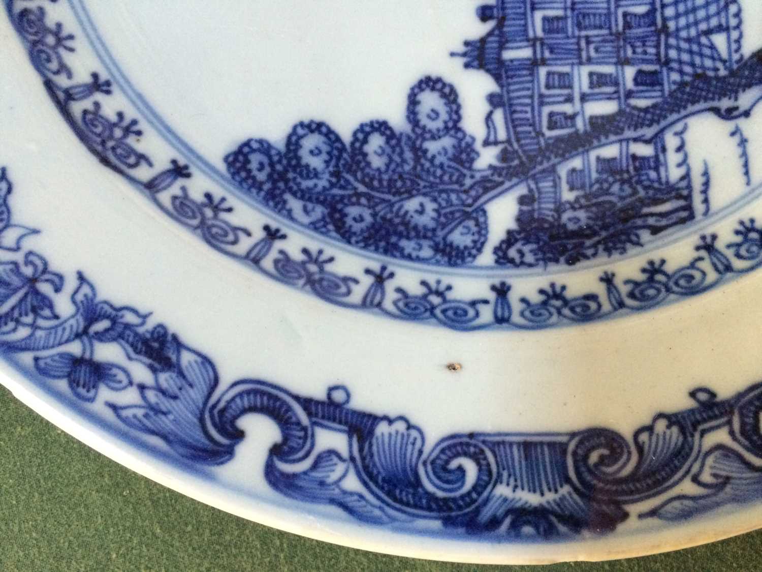 A Chinese Porcelain European Subject Plate, Qianlong, painted in underglaze blue with a palace in - Image 4 of 10