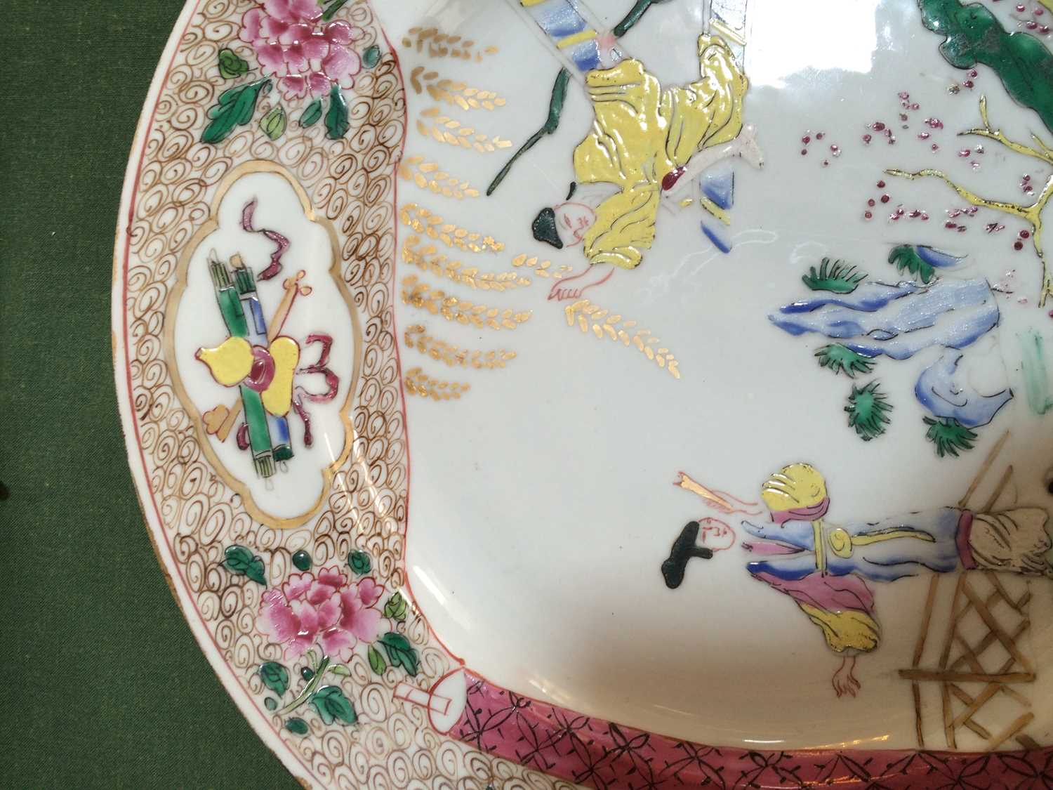 A Samson of Paris Porcelain Plate, late 19th century, painted in Chinese famille rose style with - Image 13 of 17