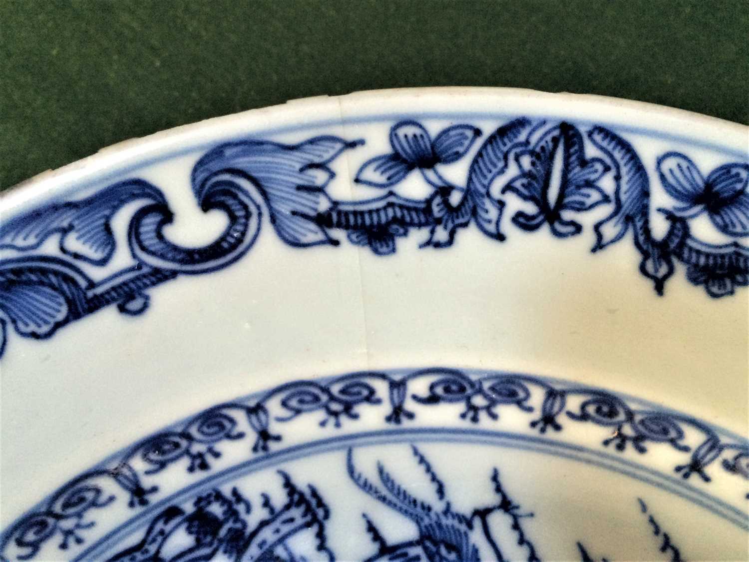 A Chinese Porcelain European Subject Plate, Qianlong, painted in underglaze blue with a palace in - Image 2 of 10
