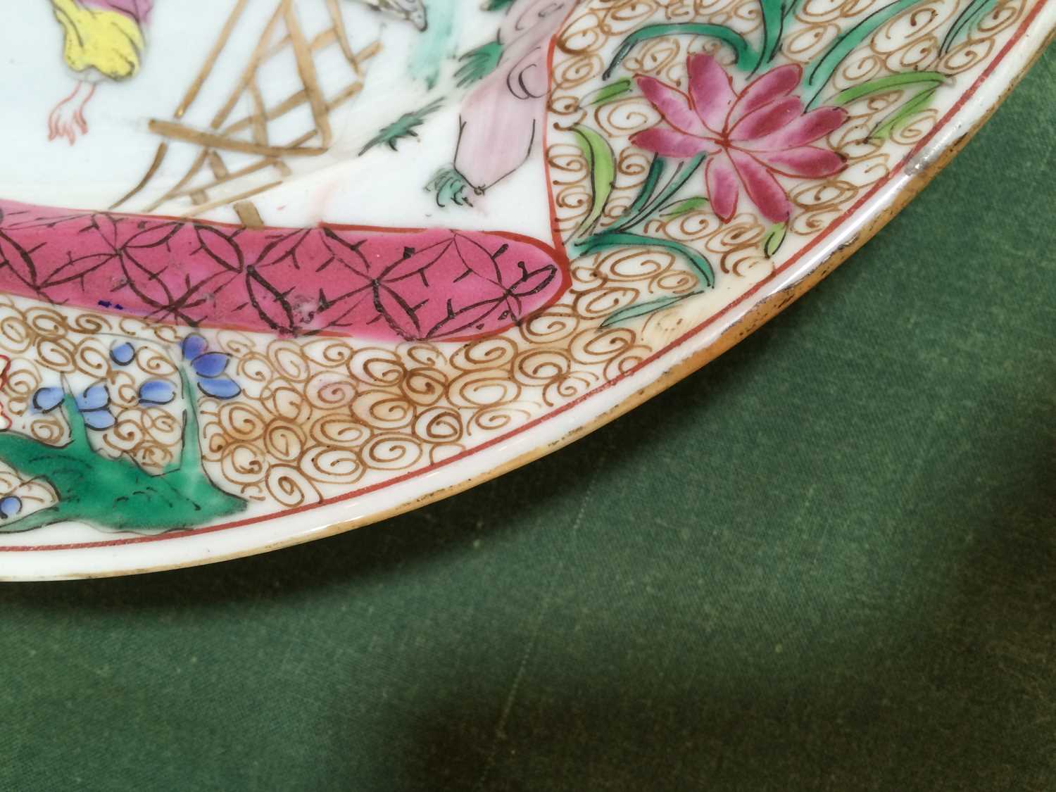 A Samson of Paris Porcelain Plate, late 19th century, painted in Chinese famille rose style with - Image 14 of 17