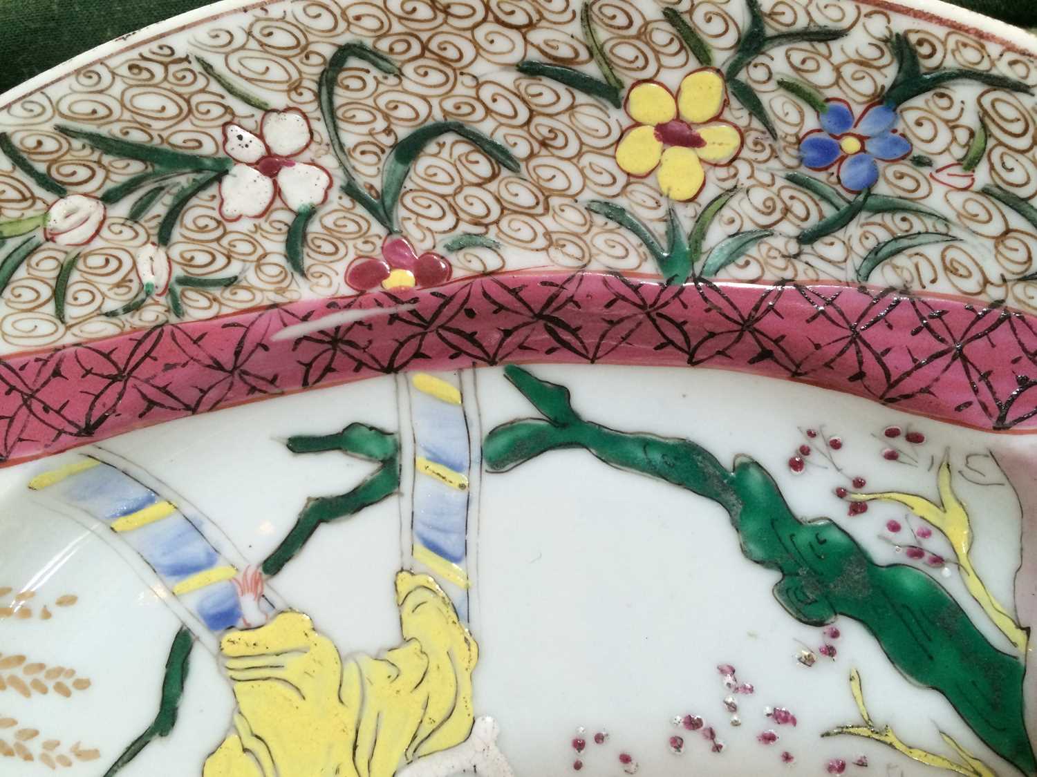 A Samson of Paris Porcelain Plate, late 19th century, painted in Chinese famille rose style with - Image 16 of 17