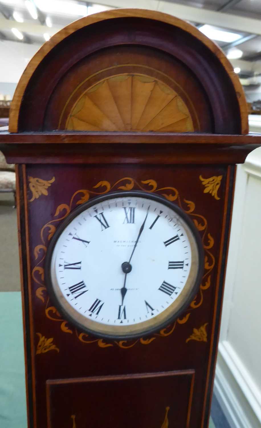 A Sheraton Revival Miniature Mahogany Longcase Clock, housing a timepiece with platform - Bild 7 aus 8