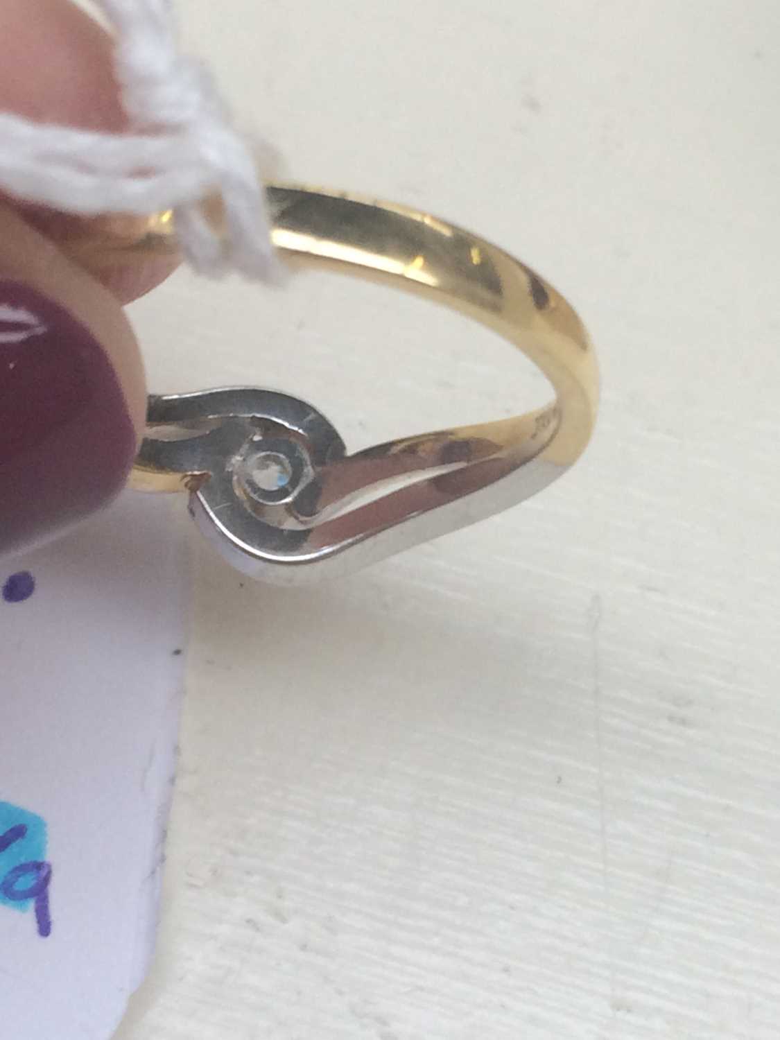 An 18 Carat Gold Diamond Solitaire Ring, finger size M1/2Gross weight 3.7 grams. - Bild 2 aus 4