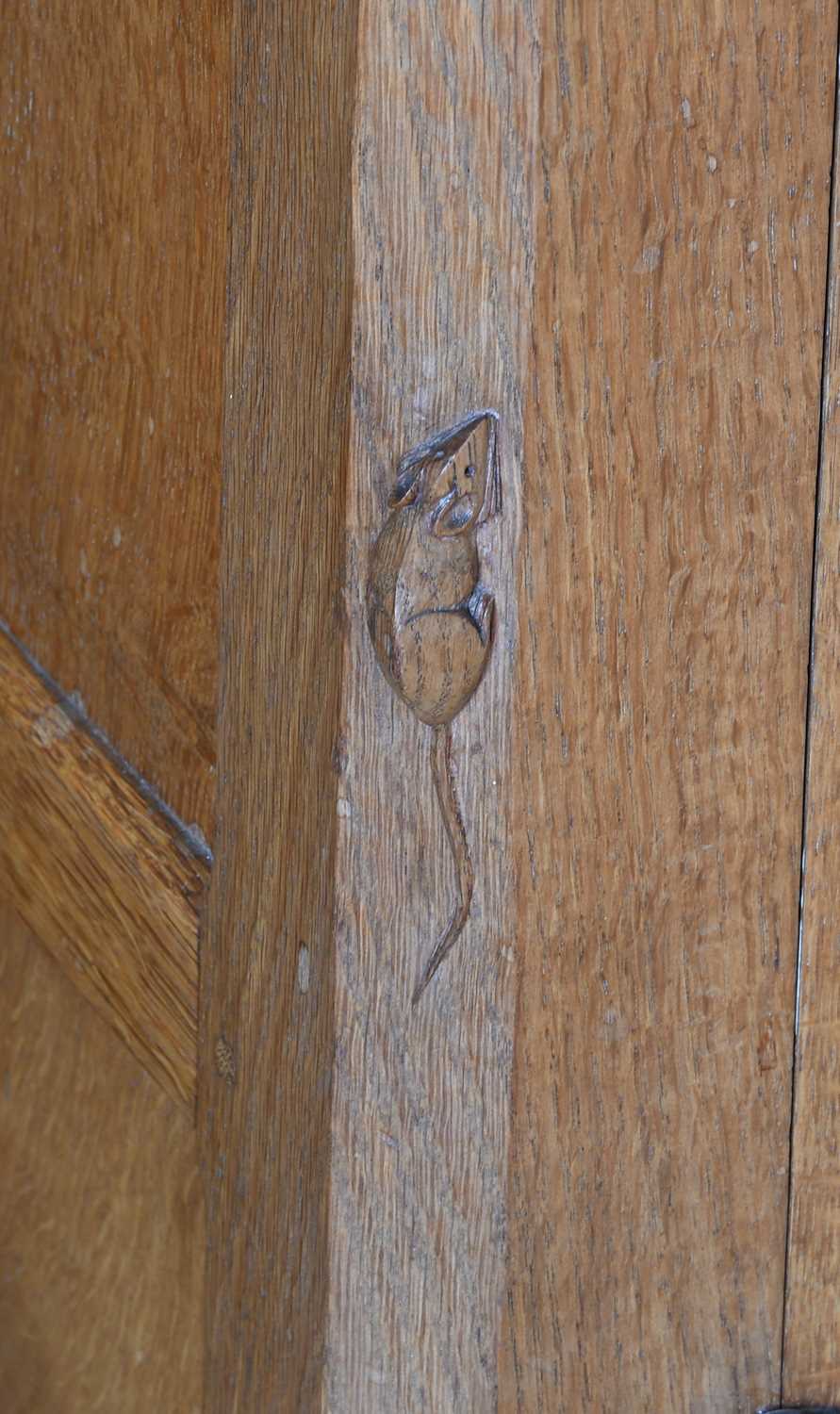 Workshop of Robert Mouseman Thompson (Kilburn): An English Oak 5ft Sideboard, 1959, with raised - Bild 2 aus 2