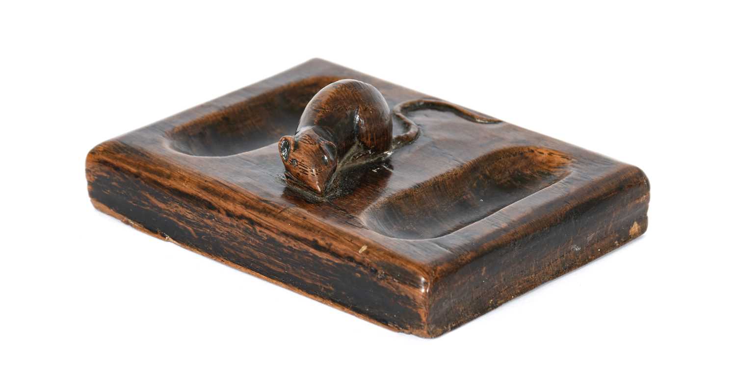 Robert Mouseman Thompson (1876-1955): An English Oak Double Pin Tray, circa 1930s, with carved mouse - Bild 2 aus 2