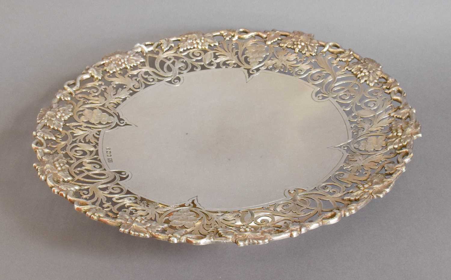 An Elizabeth II Silver Dish, by Emile Viner, Sheffield, 1958, shaped circular and with a fruiting