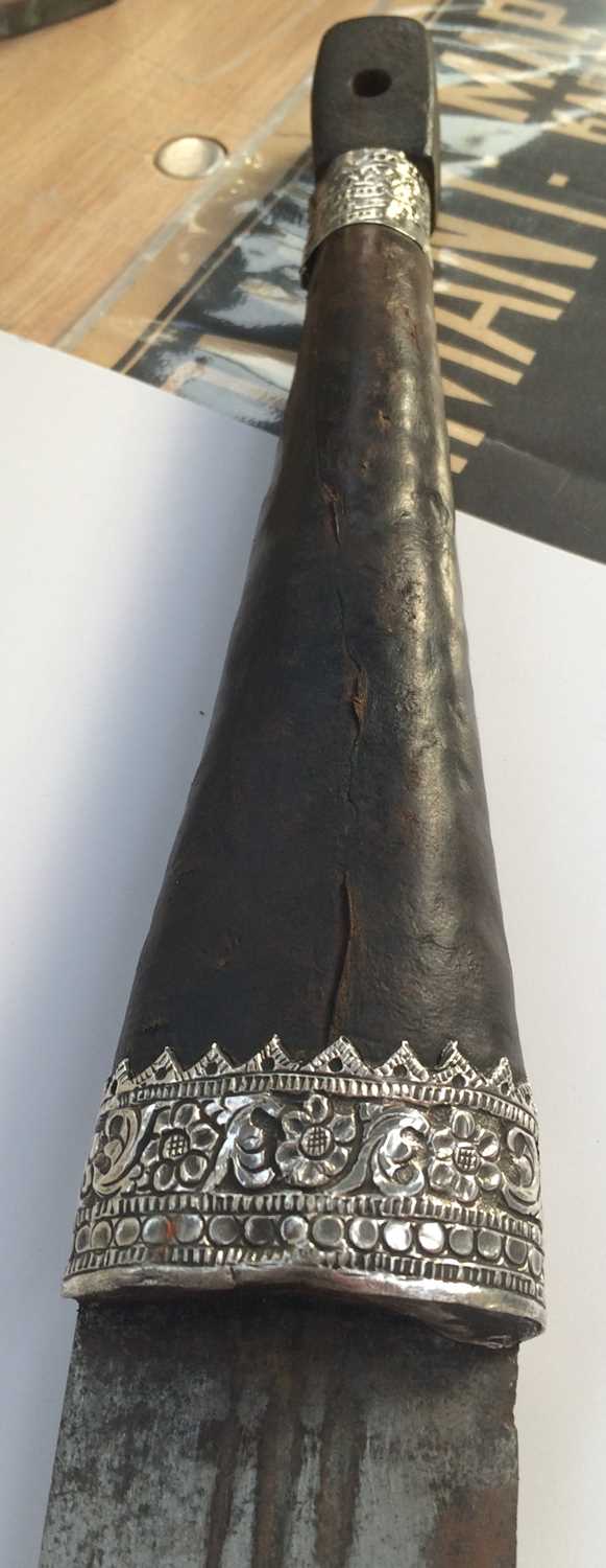 A 19th Century Omani Kattara, the 83cm double edge steel blade with three narrow fullers running for - Image 10 of 10