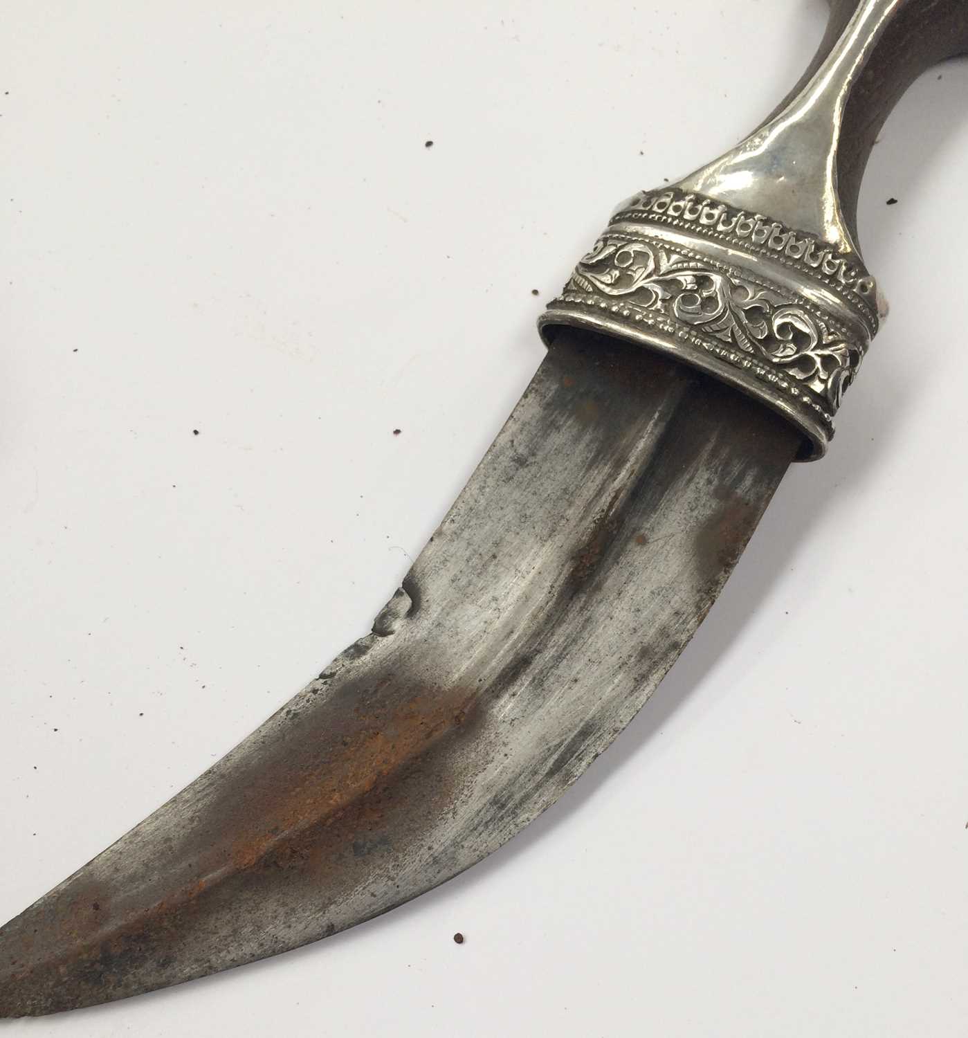 A 19th Century Omani Khanjar, the 16cm double edge curved steel blade with raised medial ridge, - Image 3 of 10