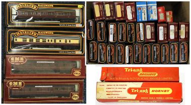 Mainline, GMR OO Gauge A Collection Of Assorted Coaches