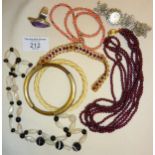 Box of assorted Vintage and older costume jewellery to include banded agate necklace, coral