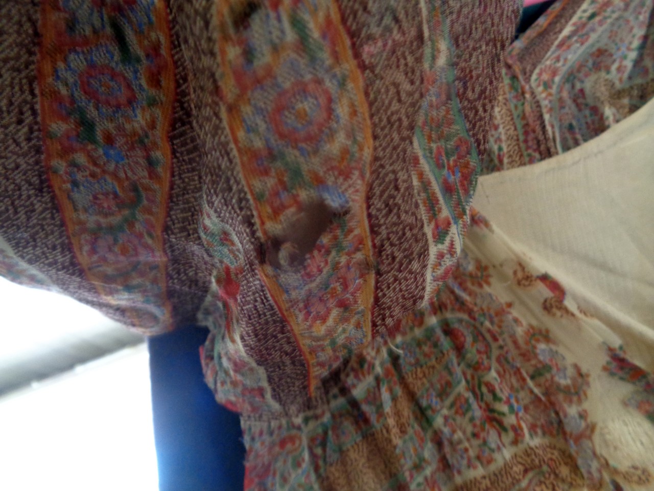 Vintage clothing - silk dress made from an old shawl, a cape etc. and assorted lacework - Bild 3 aus 7