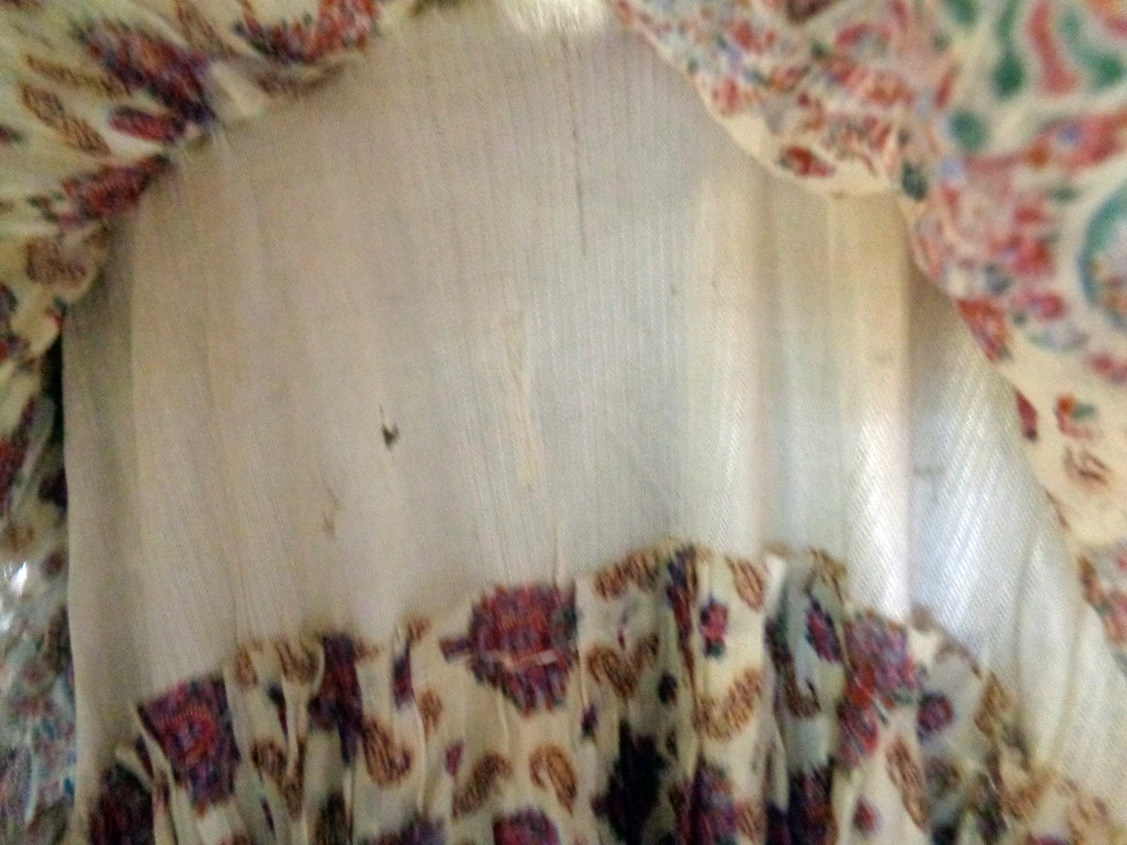 Vintage clothing - silk dress made from an old shawl, a cape etc. and assorted lacework - Bild 4 aus 7