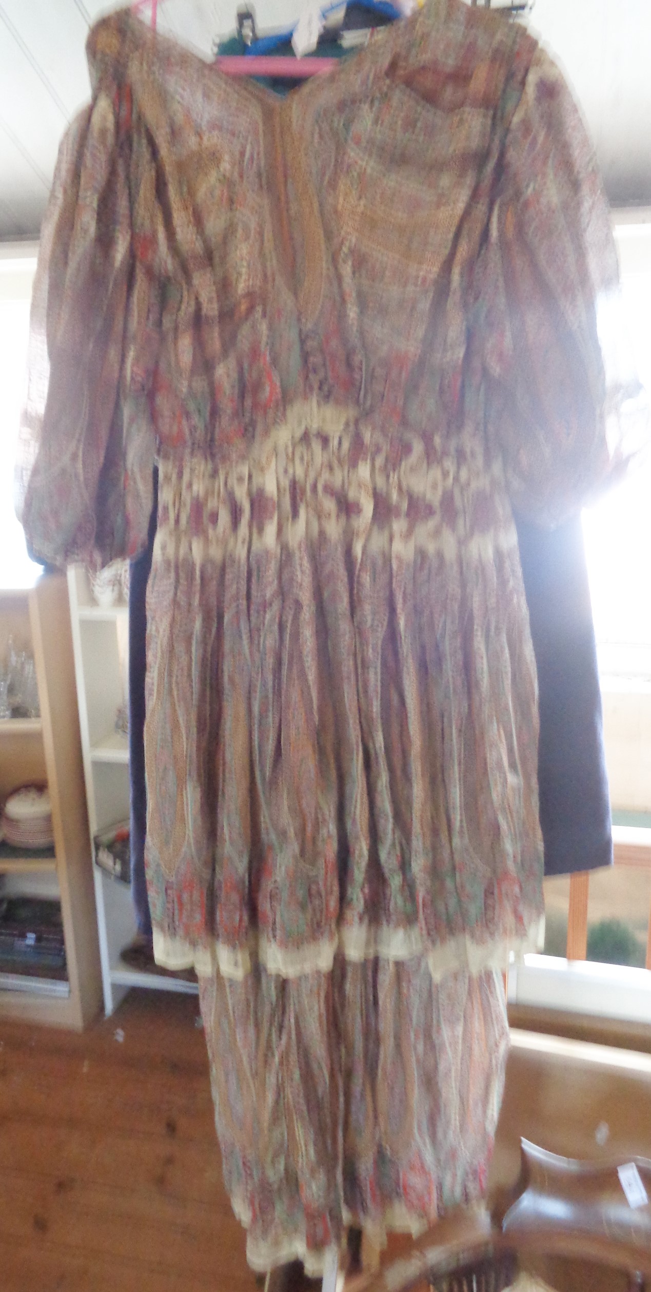 Vintage clothing - silk dress made from an old shawl, a cape etc. and assorted lacework - Bild 5 aus 7