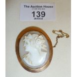 Victorian shell cameo pendant brooch on 9ct gold mount, approx. 4cm high