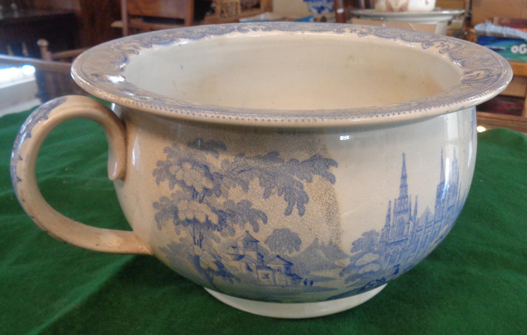 Quantity of enamel saucepans and a 19th c. Davenport blue and white chamber pot - Image 5 of 5