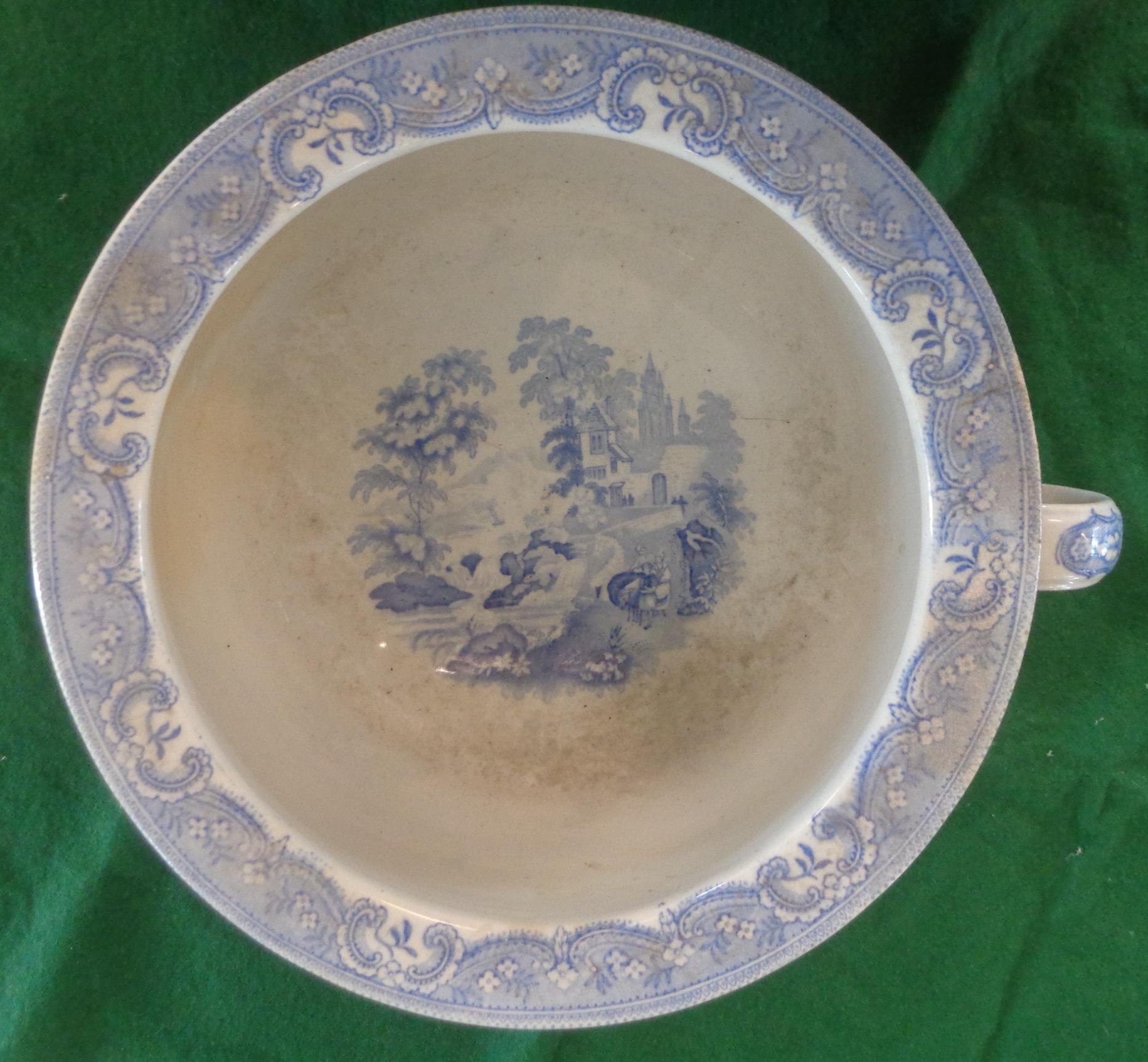 Quantity of enamel saucepans and a 19th c. Davenport blue and white chamber pot - Image 3 of 5