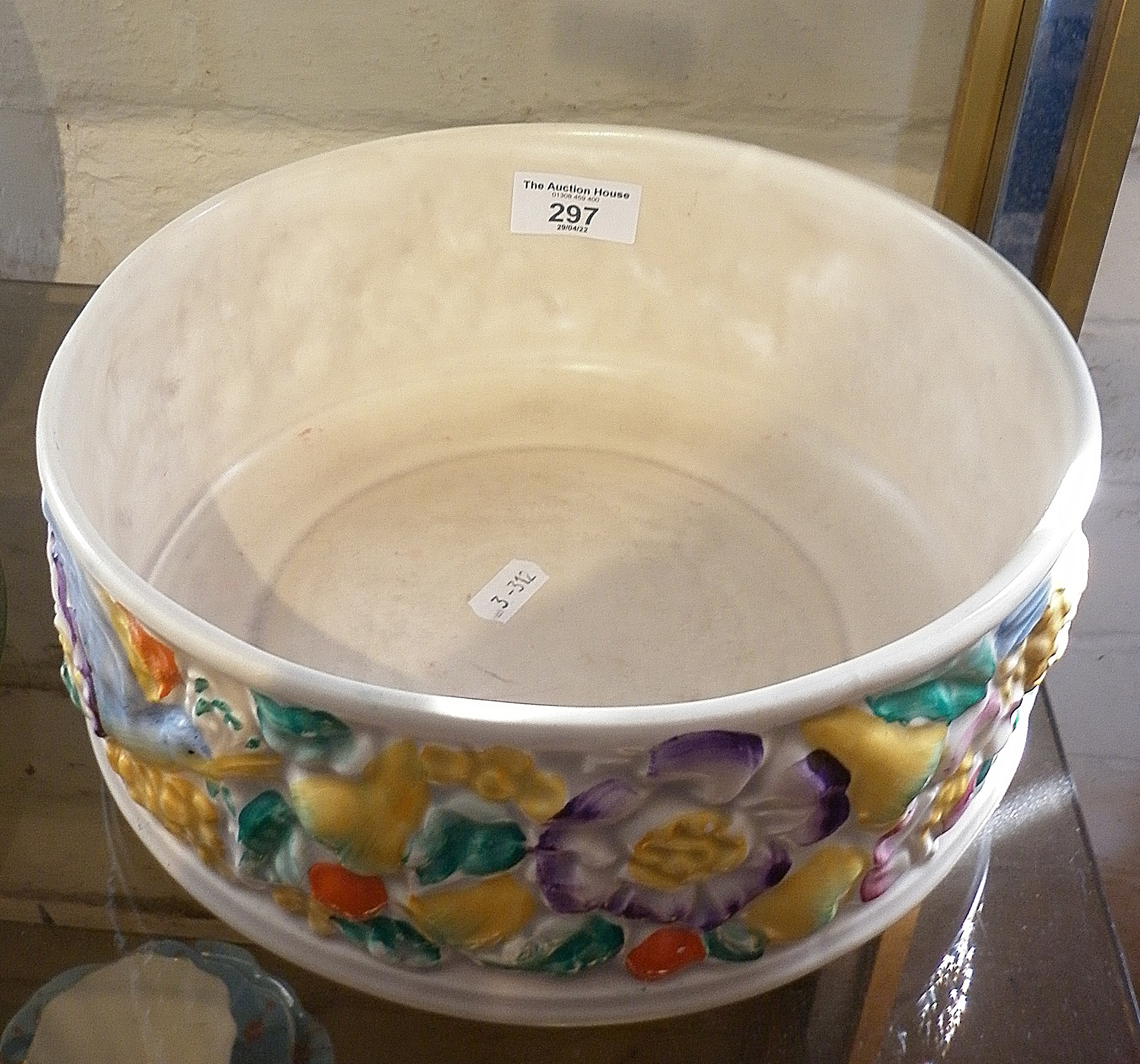 Clarice Cliff Art Deco floral bowl, model no. 286 L/S, approx. 23cm diameter (sold in aid of