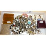 Assorted costume jewellery and powder compacts, some silver items