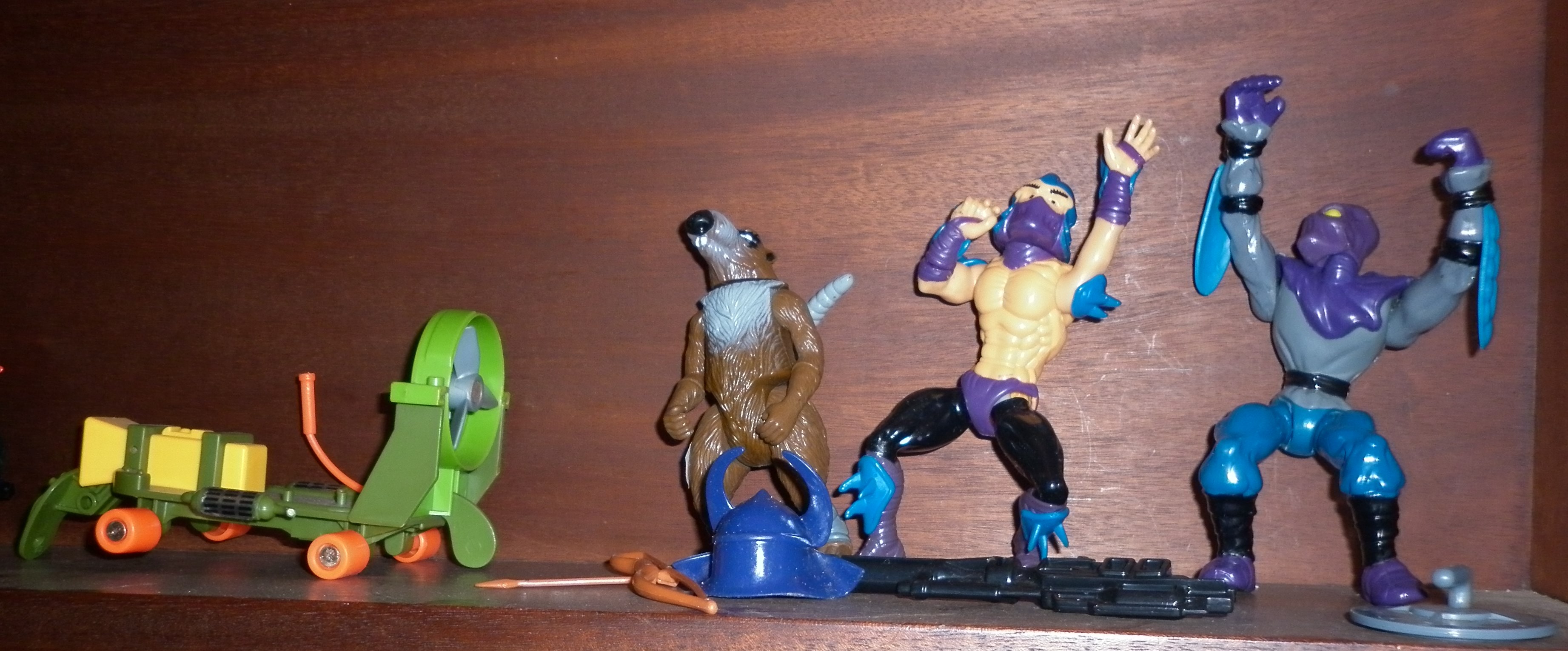 1980's vintage Teenage Mutant Ninja Turtles figures (9), a boxed Turtle Party wagon , etc. - Image 2 of 3