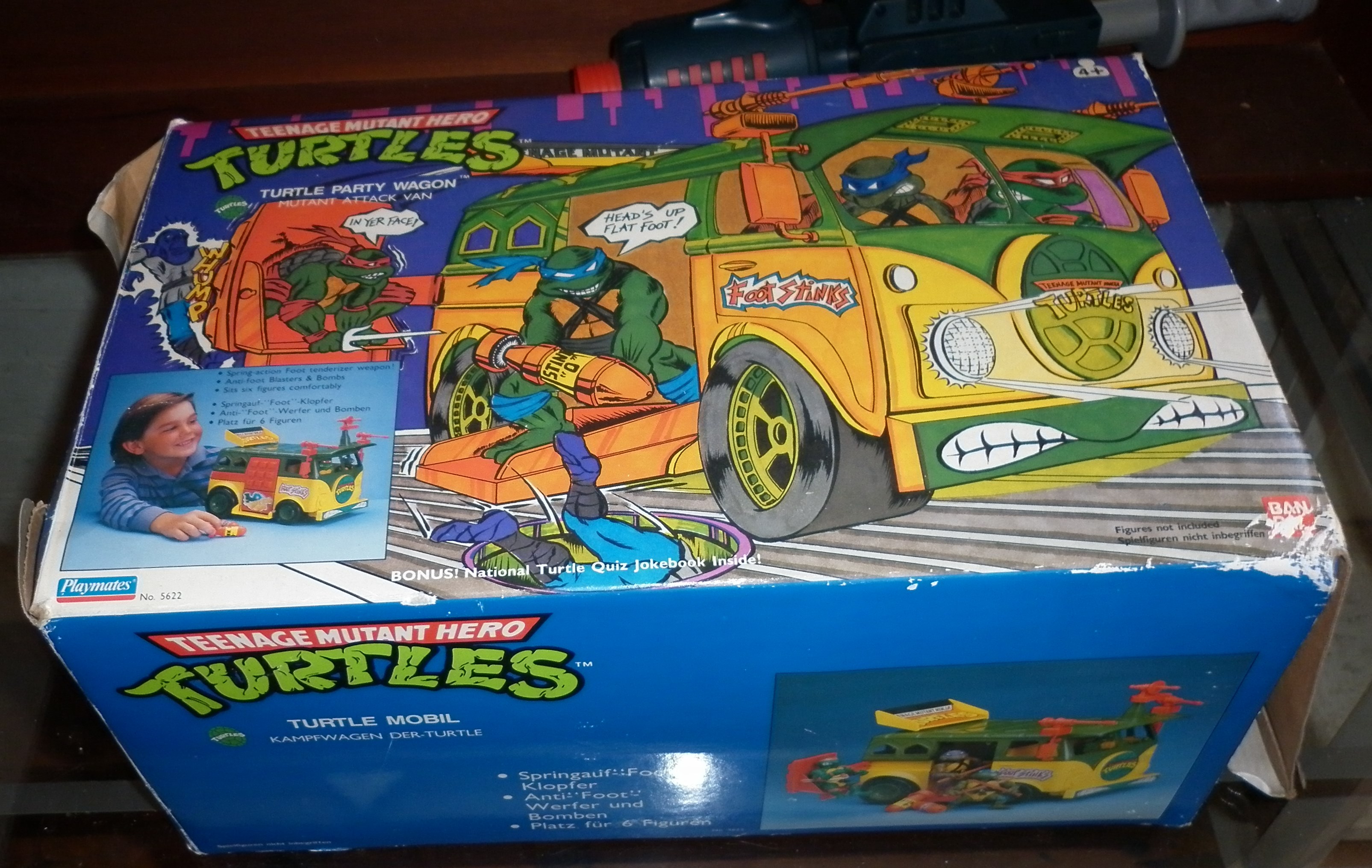 1980's vintage Teenage Mutant Ninja Turtles figures (9), a boxed Turtle Party wagon , etc. - Image 3 of 3