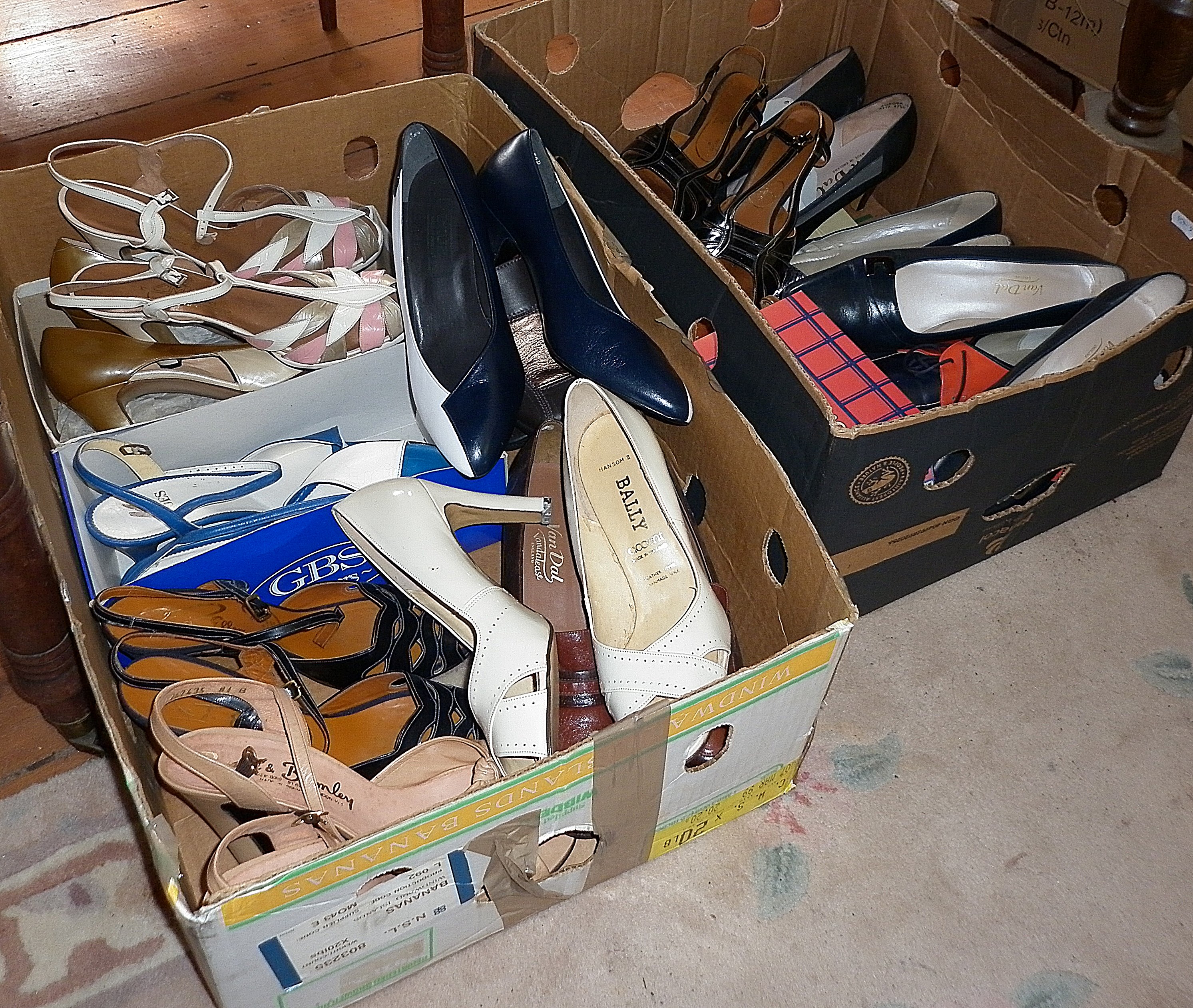 Vintage clothing: Two boxes of vintage ladies shoes and a box of hats