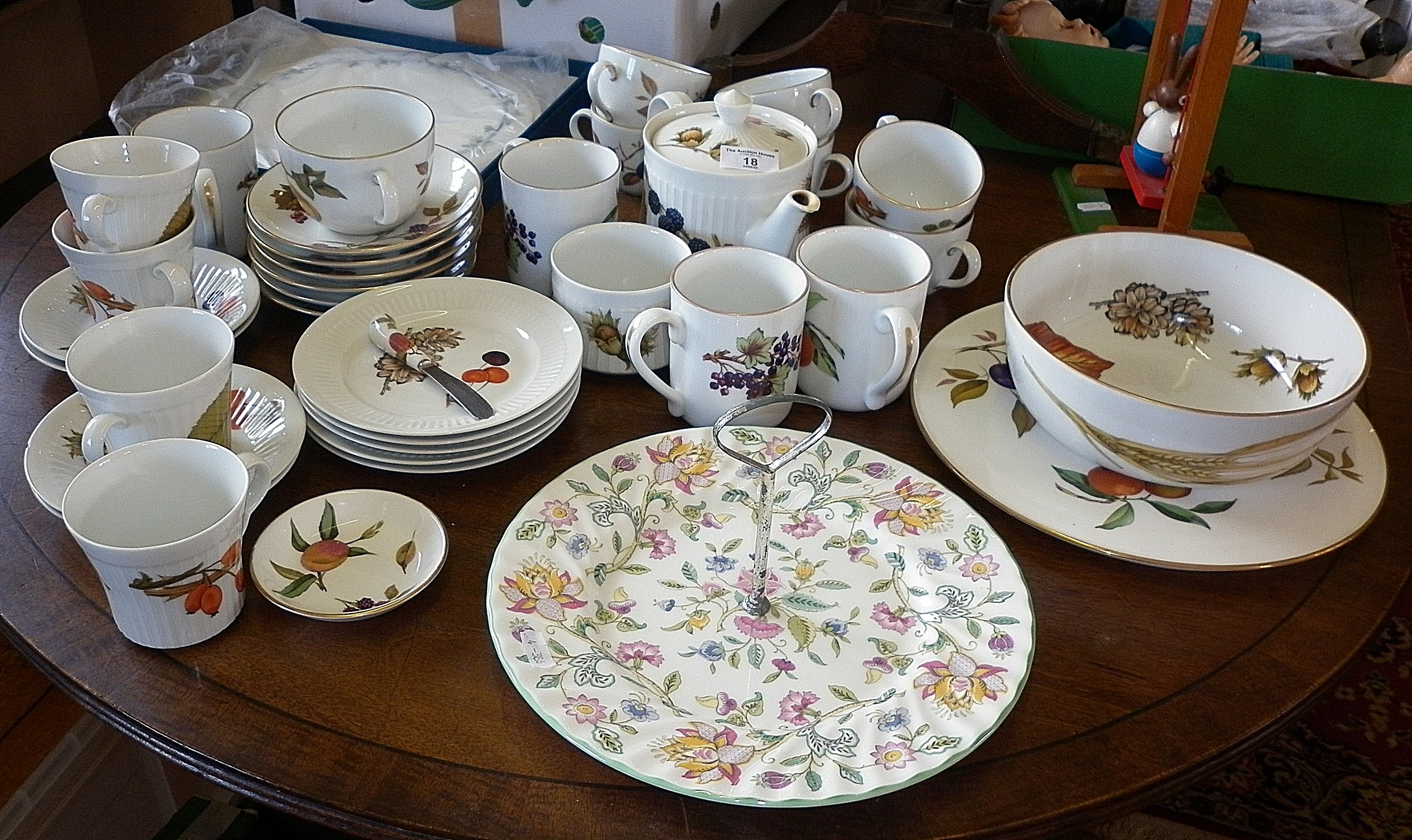 Large quantity of Royal Worcester Evesham china tableware