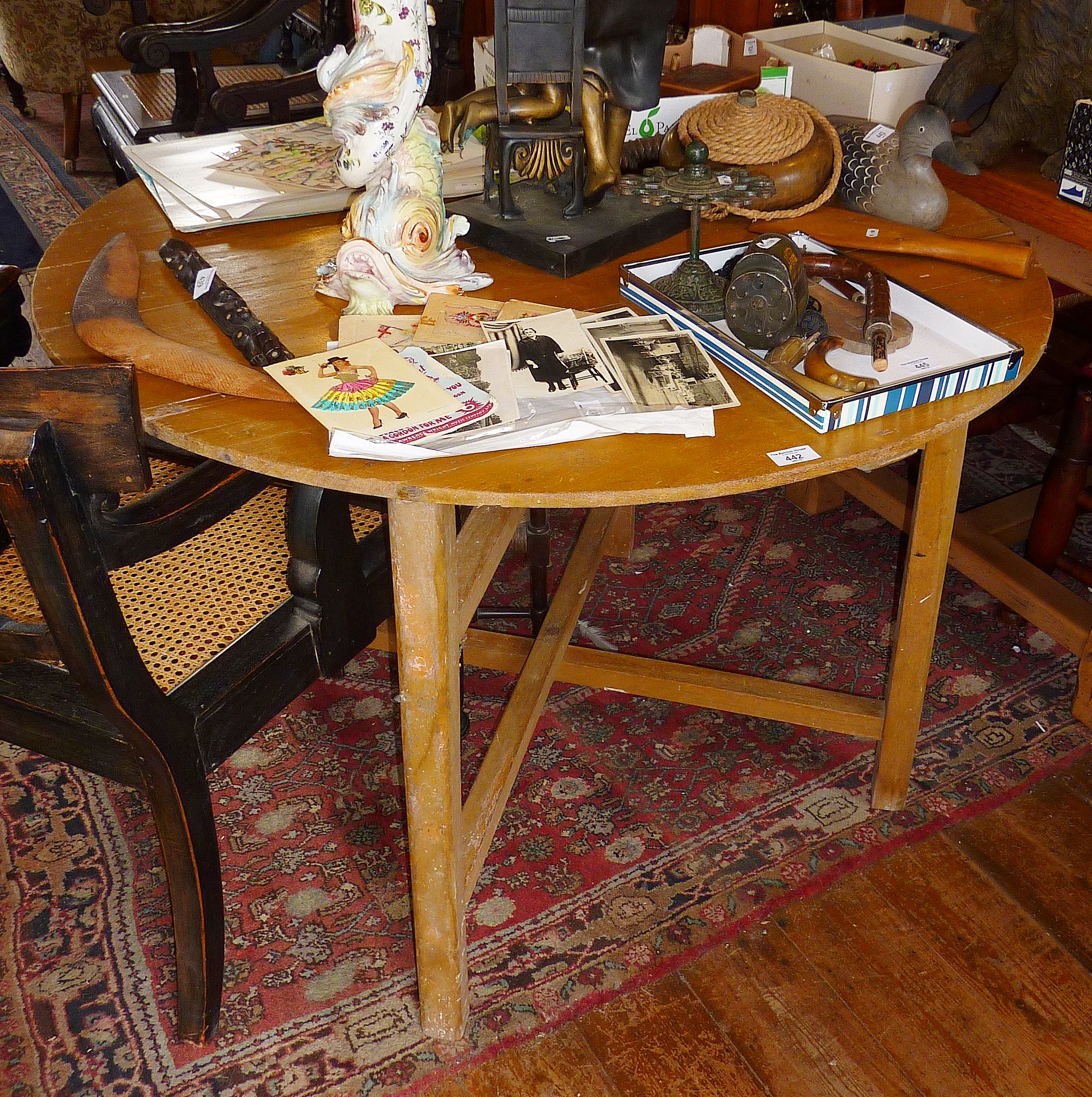 Circular pine folding garden table