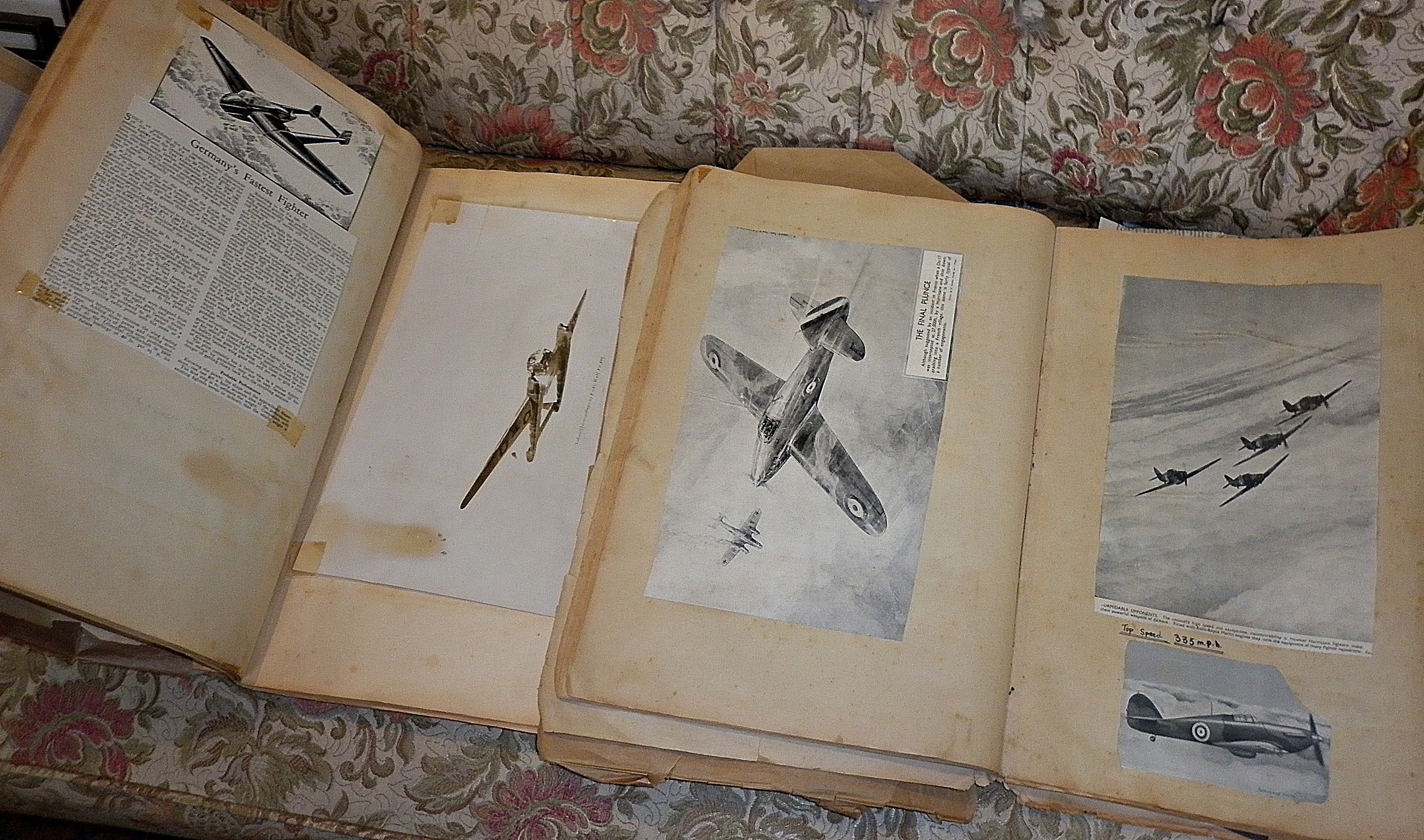 Three scrap books of WW2 RAF, German Air Force and Italian Airforce aeroplanes - Image 2 of 2