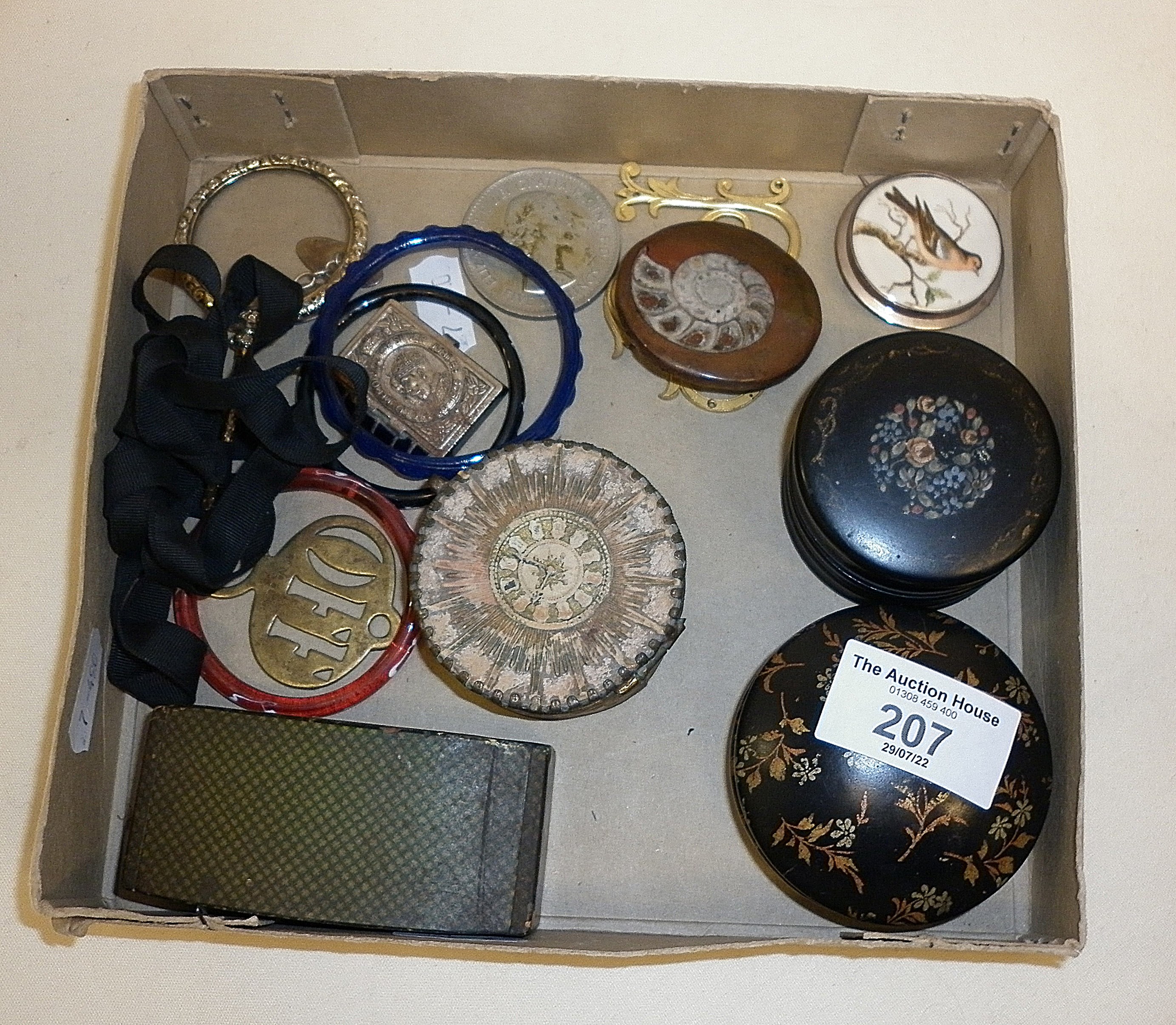 Collection of assorted 19th c. and later small boxes and other objets