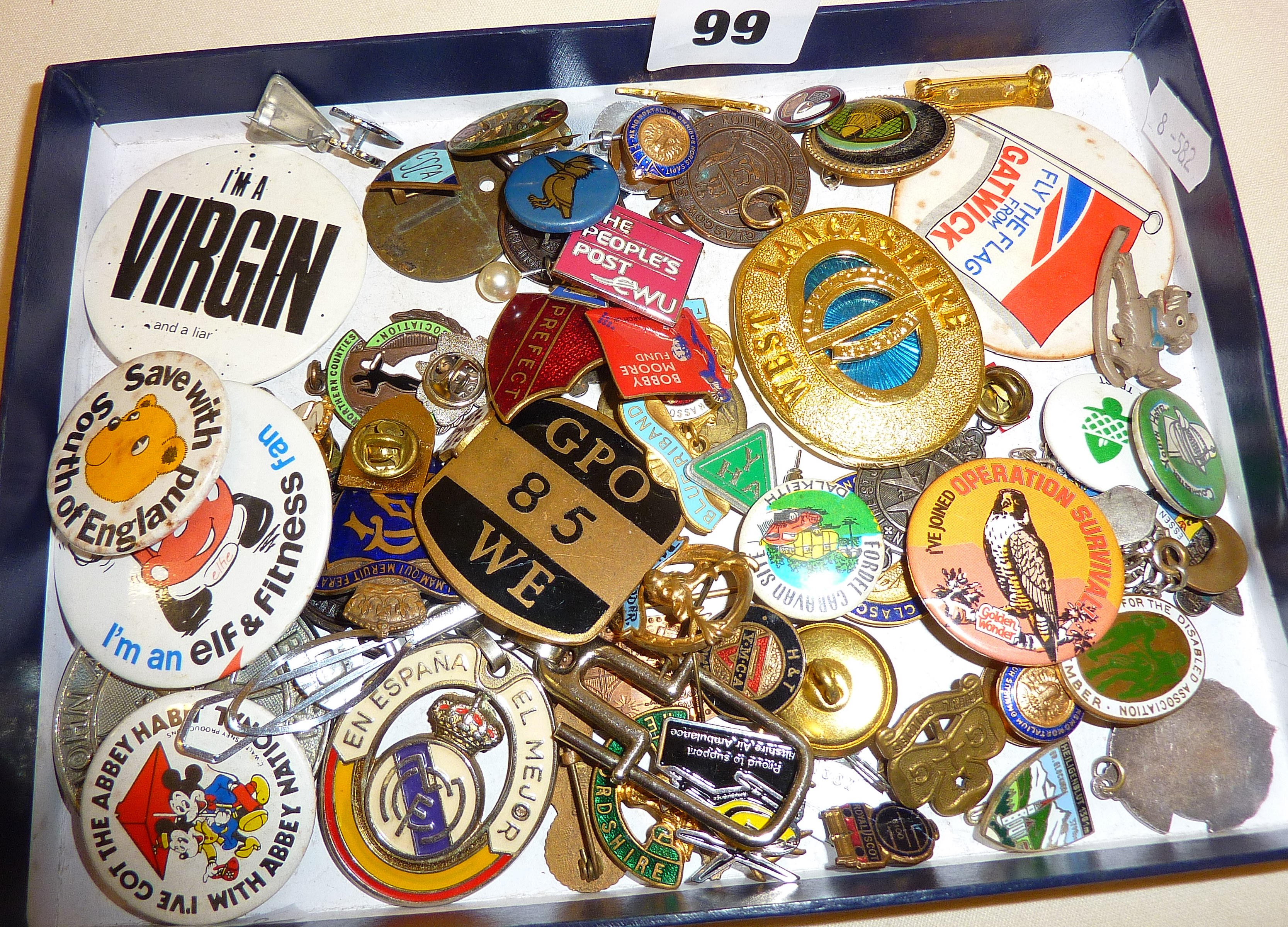 Collection of vintage badges etc, some enamel